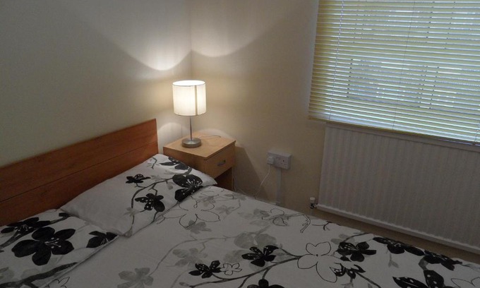 White City House | Nice room in White City
