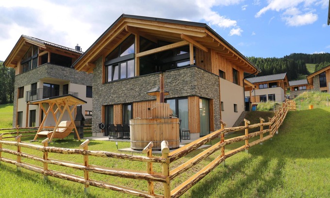 Sankt Lambrecht House | Nice ski in-ski out chalet with a sauna, hottub