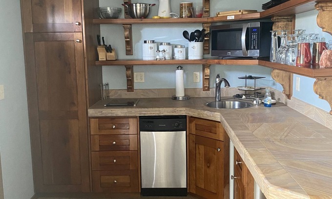 Pocatello Apartment | Nice studio apartment with onsite laundry.