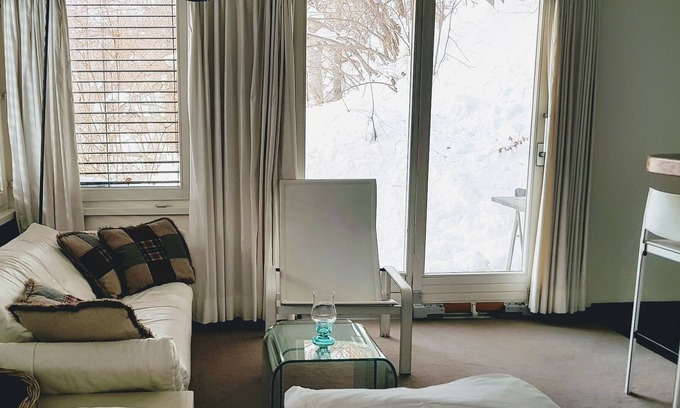 Klosters Dorf Apartment | Nice studio for WEF guests & athletes