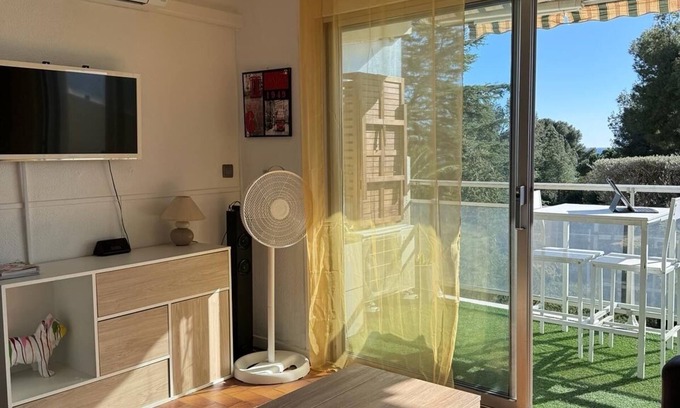 La Ciotat Apartment | Nice studio with sea view and sea access