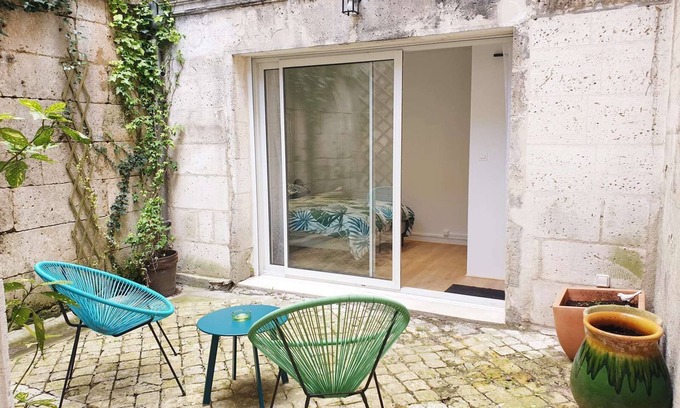 Angouleme Apartment | Nice T2 downtown, courtyard, air conditioning
