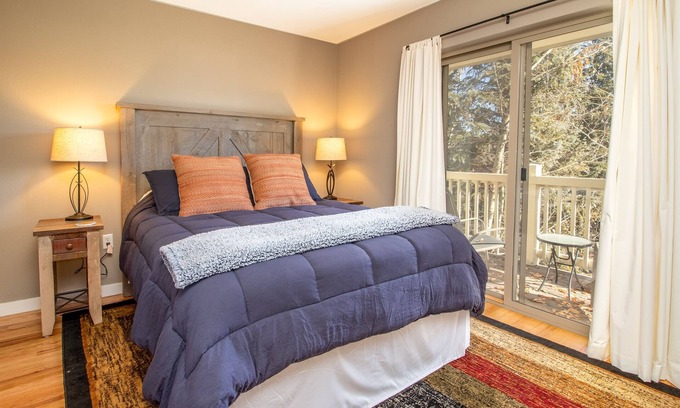 Frisco Condo | Nice Updated Condo. Hot Tub. Access to Lake.