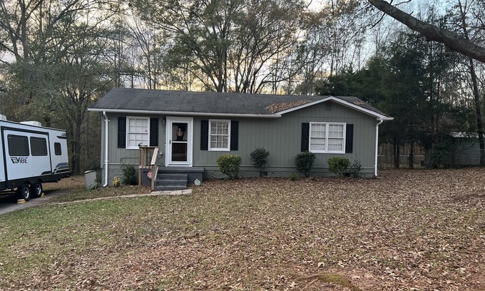 Utica House | Nicely appointed 3 bedroom house located in Seneca SC near Clemson University.