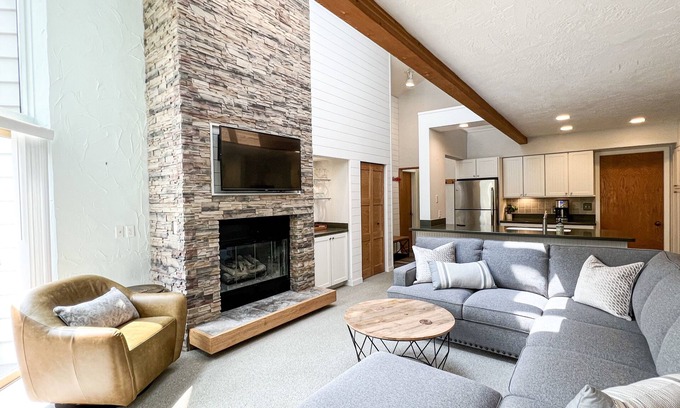 Petoskey Condo | Nicely Decorated 3 Bd LAKESIDE CLUB #56 - Close to Ski Hills + Indoor pool!