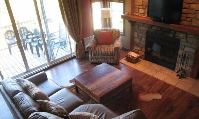 Mont-Tremblant Village Ski Chalet | Nicely Decorated Cozy 5BR Spacious Townhouse 10 minutes from Tremblant Skiing