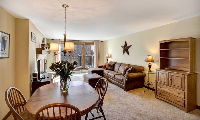 Central Vermont- Killington Condo | Nicely decorated Ski on/ski off right from your door Sunrise L3