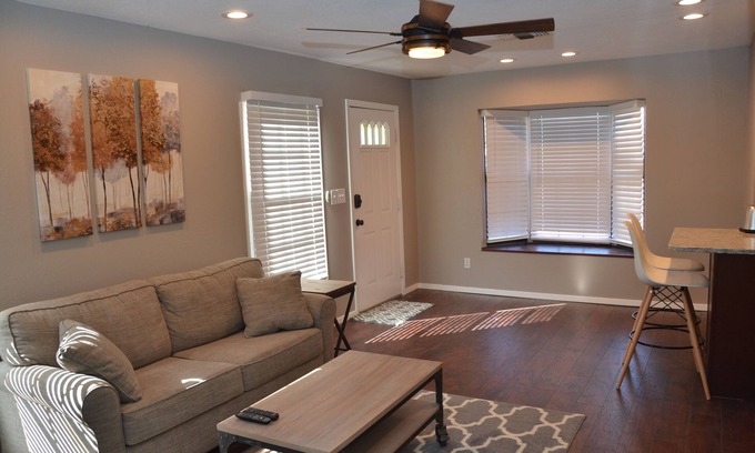 Roswell House | Nicely remodeled getaway near downtown Roswell