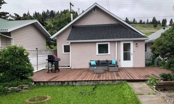 Coleman House | Nick's Place; Cozy Home with Hot Tub