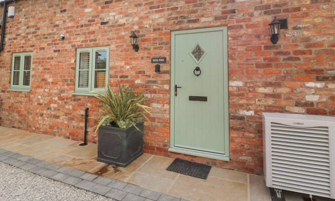 Selby Cottage | NICOL NOOK, family friendly, with hot tub in Drax, North Yorkshire