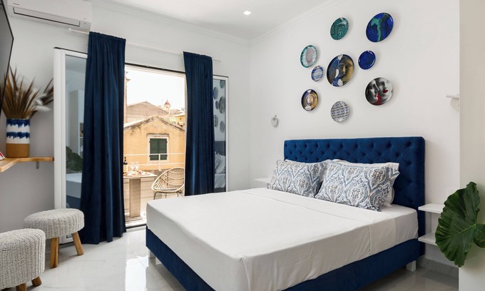 Old Town Apartment | Nicols Luxury Suite by Konnect