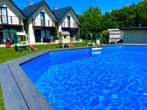 Zarnowica House | Niebiańskie Zacisze-Domki z Sauną i Basenem