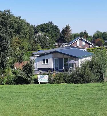 Lemmer House | Nieuwe Beachbungalow aan IJsselmeer 39 24 four seasons