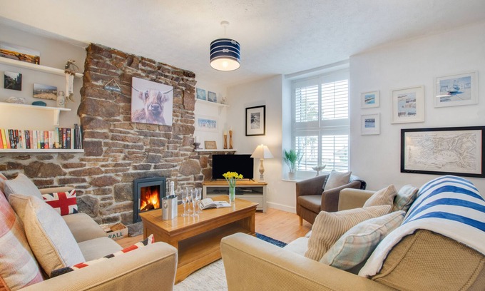 Mousehole House | Nigel House - Two Bedroom House, Sleeps 4