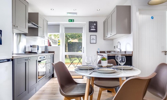 Stonnall House | Night Stay - Alpha House