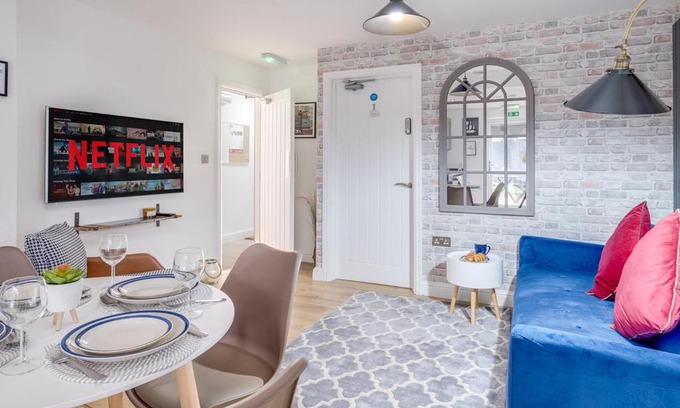 Stonnall House | Night Stay - Alpha House