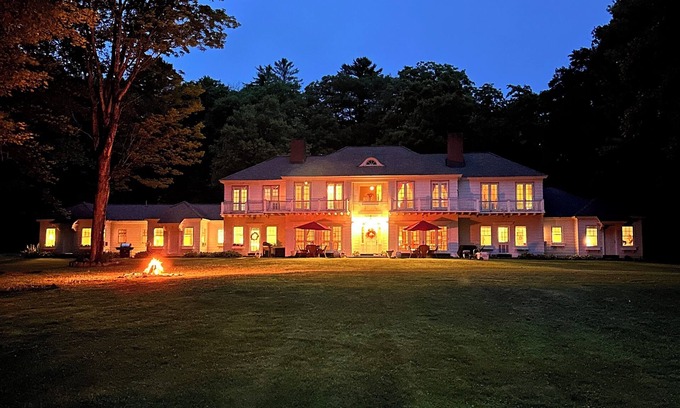 Mount Vernon Cottage | Nightingale Cottage within Historic Former Elizabeth Arden Spa. Belgrade Lakes