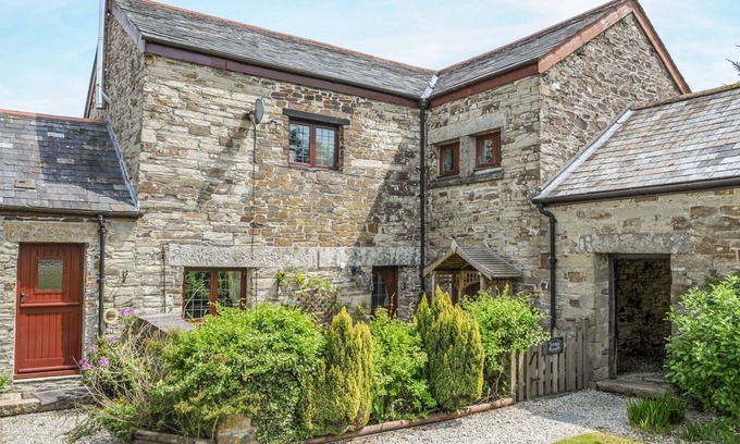 Lower Trengale Cottage | NIGHTINGALE COTTAGE, pet friendly, with open fire in Lostwithiel