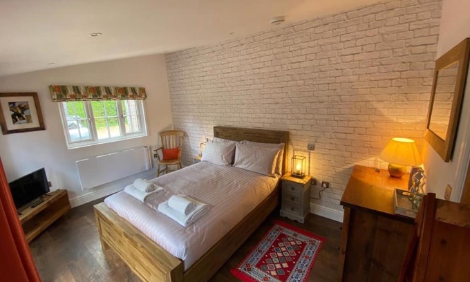Ockley House | Nightjar