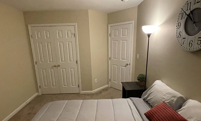 Pineville House | Nights in the city! 10 minutes from Carowinds 15 minutes from downtown Charlotte