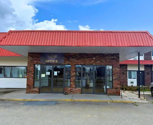 100 Mile House Hotel | Nights Inn