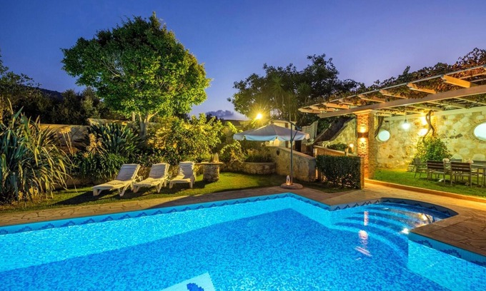 Perivolia Villa | Niko's art Villa in Chania