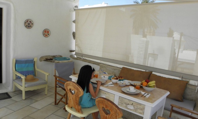 Glinado Apartment | Nikoletta's Nest/House with large veranda (4kms from Agia Anna,Plaka+Chora)