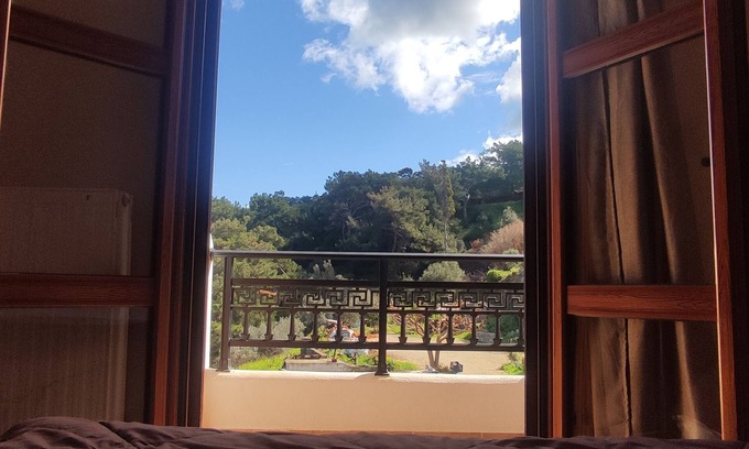 Gialiskari Apartment | Nikos Apartments A2 - One Bedroom Apartment, Sleeps 5