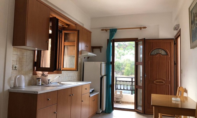 Gialiskari Apartment | Nikos Apartments A3 - One Bedroom Apartment, Sleeps 5