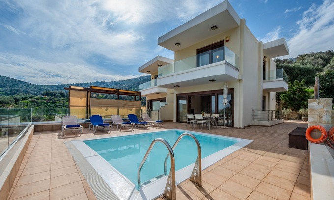 Palaiokastro Villa | Nikos Villa in Palaiokastro near the beach and taverns