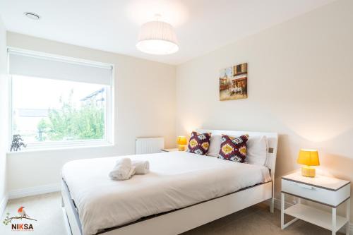 Welwyn Garden City Apartment | Niksa Serviced Accommodation Welwyn Garden City- One Bedroom