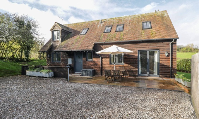 Marlborough Cottage | NINE ACRES BARN, with a garden in Marlborough, Wiltshire