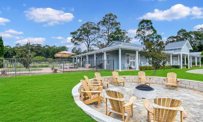 Lovedale House | Nine Hunters