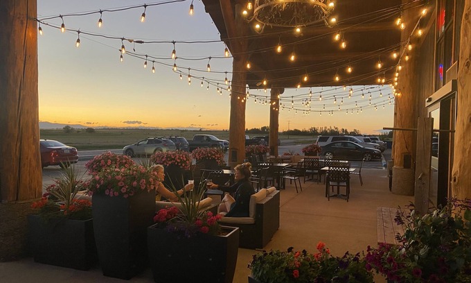 Charlo Hotel | Ninepipes Lodge