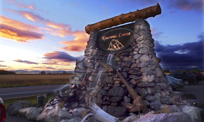 Charlo Cabin | Ninepipes Lodge