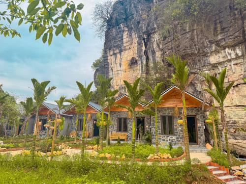 Hoa Lu Bed & Breakfast | Ninh Binh Mountainside Bungalow