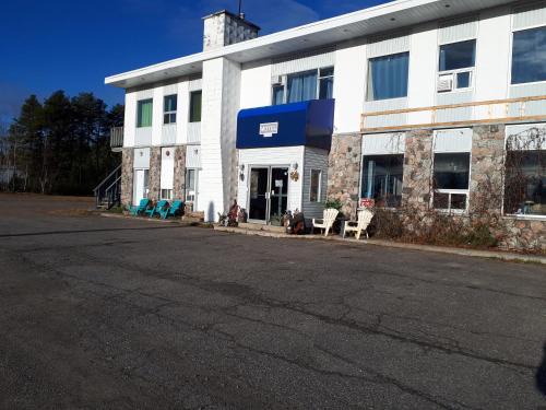 Nipigon Hotel | Nipigon Travelers Motel