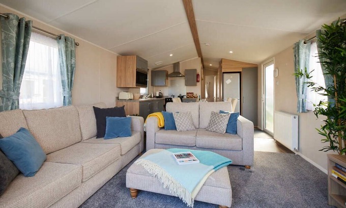 Cayton Bay Apartment | Nirvana Coastal Retreat Holiday Home