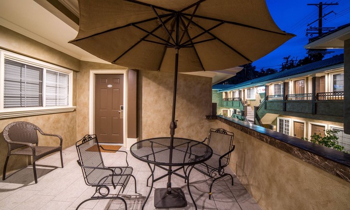 Studio City Hotel | Nite Inn - Walking Distance to Universal Studios Hollywood