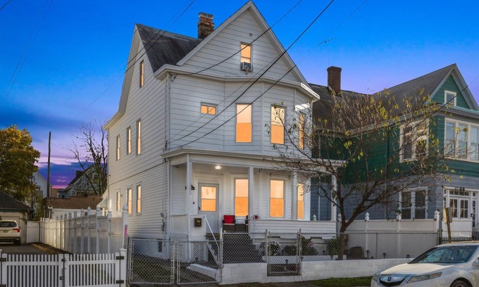 Passaic House | NJ's Cozy Casa Oasis - Entire home for groups/families!