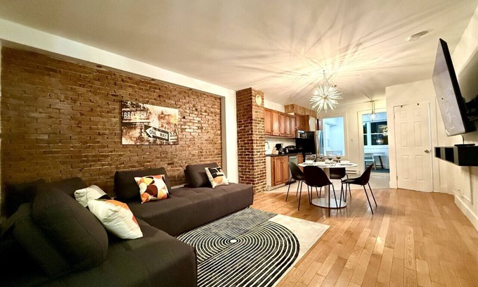 Vieux-Limoilou Apartment | nLarge Apartment in Limoilou