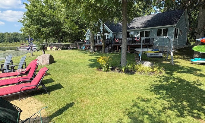 Grand Junction House | nLarge Picturesque Lakehouse~Pet Friendly+Beach+Hot Tub+Game Rm+Tiki Hut+Gym=FUN
