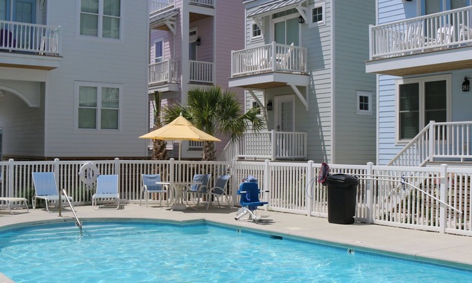 Atlantic Beach House | nLuxury Atlantic Beach Retreat-2 Masters-Pool-Steps to Ocean-Restaurants & Bars