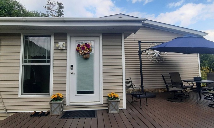 Fleetwood House | nMountain Retreat in Blue Ridge Mountains. Privacy! Owner Managed.