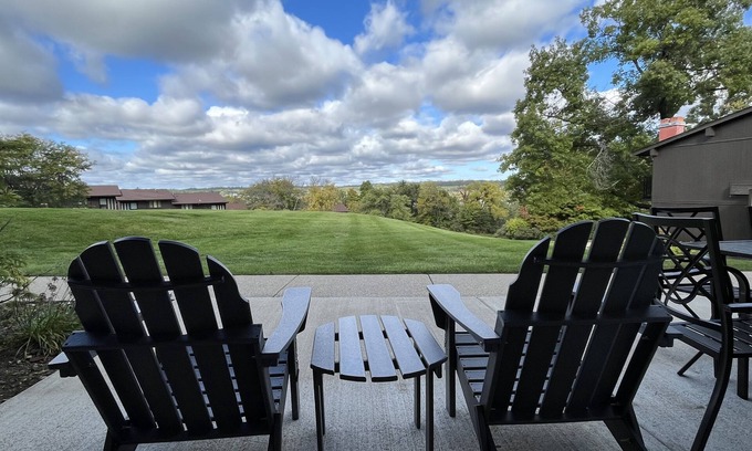 Lake Geneva Condo | nNewly Updated Modern, Spacious, and Cozy Condo- Right on the Lake!
