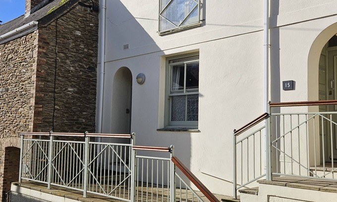 St. Mawes Cottage | No 1 - an apartment that sleeps 2 guests in 1 bedroom