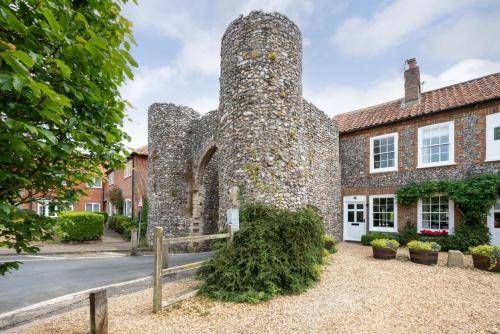 Castle Acre House | No.1 Baileygate Cottages