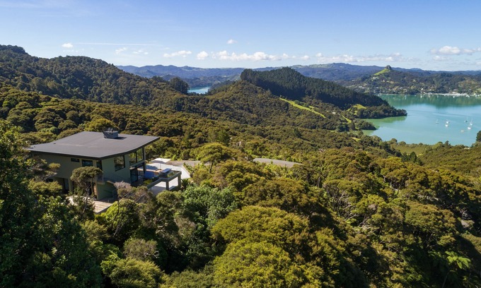 Totara North Cabin | No.1 in far North Whangaroa Top Luxury- Cosy retreat "Kauri Hill Estate" Lodge