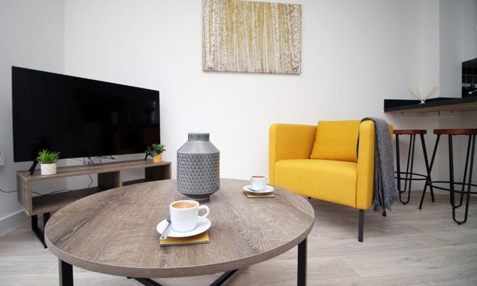 St. Thomas Apartment | No 1 Marina Walk by SSW 3BR, Free Parking, Sleeps 5 Close to Marina, City Centre, Beach and M4
