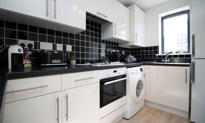 St. Thomas House | No.1 Marina Walk by Stay South Wales - FREE Parking, Close to the Marina